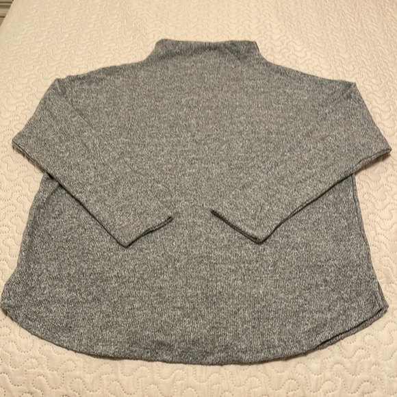 Old Navy 3/4 Sleeve Top with Side Slits Size Large - Picture 3 of 11